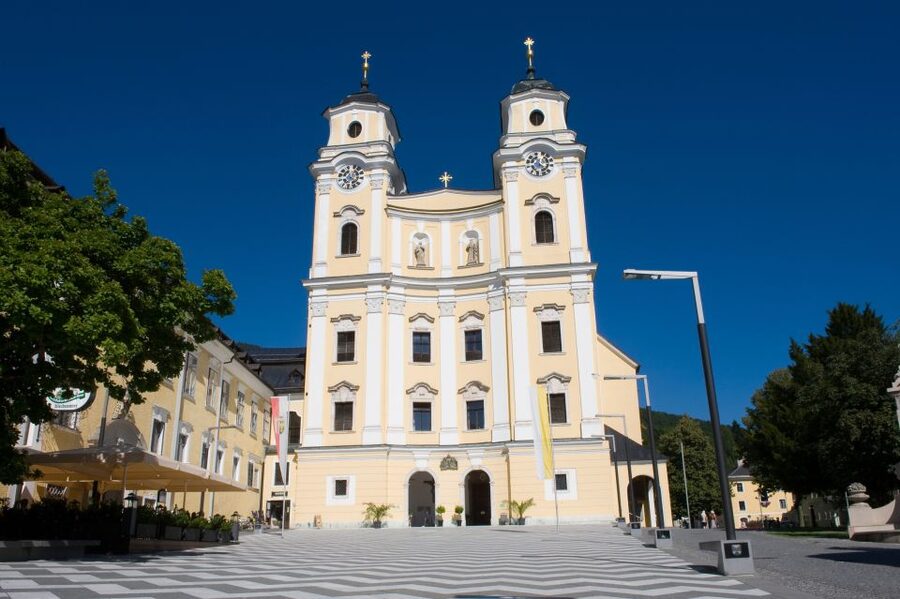 Salzburg: Private Eagle's Nest and the Sound of Music Tour - What the $989 group price really buys