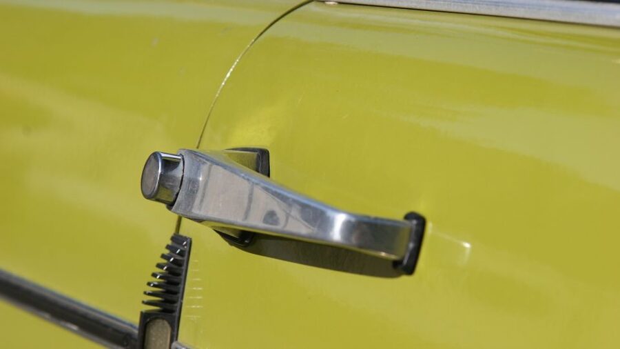 Schkeuditz: 4-Hour Vintage East German Trabant Rental - The handover: a short lesson before the road