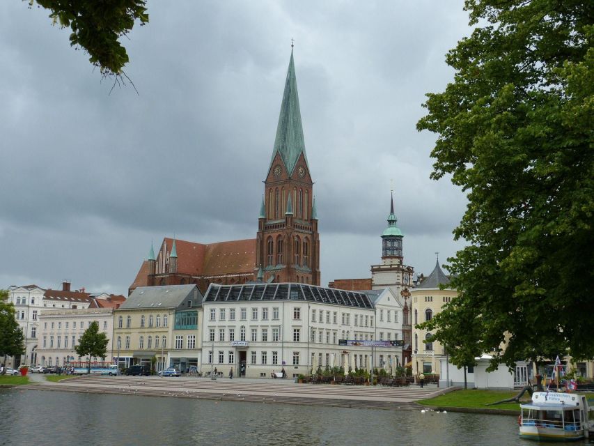 Schwerin: Private Guided Walking Tour - Medieval Schwerin and the cathedral’s unusual claim