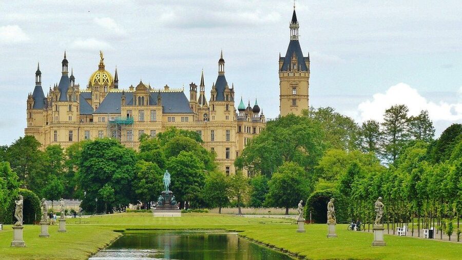Schwerin: Private Guided Walking Tour - Who should book this Schwerin walk?