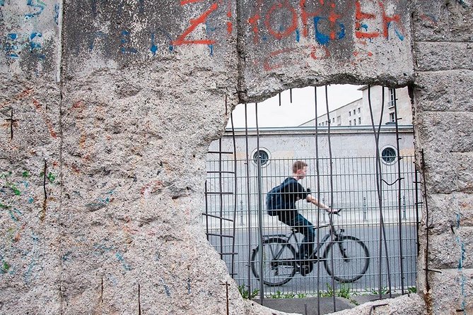 Self-Guided Audio Tour-The Fall of the wall: A light for humanity - A 39-minute tour that needs more than 39 minutes