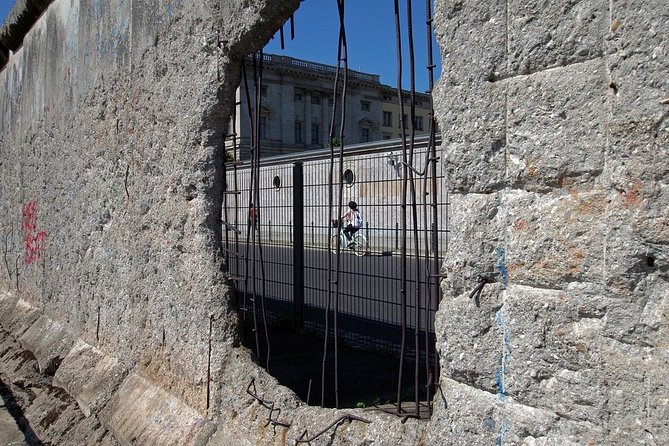 Self-Guided Audio Tour-The Fall of the wall: A light for humanity - Booking, cancellation, and small practical details