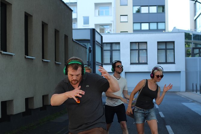 Silent disco through downtown Berlin with flash mobs - Weather, cancellations, and practical planning