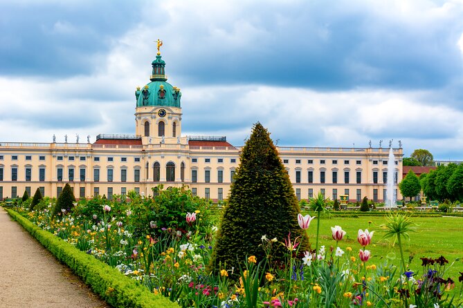 Skip-the-line Charlottenburg Palace Private Tour & Transfers - What the private guide adds