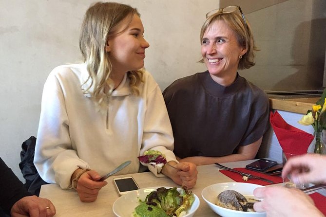 Small-Group Berlin Sightseeing and Food Tour of Prenzlauer Berg and Mitte - Bagels, courtyards, and a sweet finish