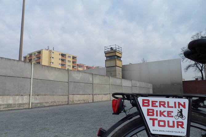 Small-Group Berlin Wall Bike Tour - Mauerpark: from borderland to public park