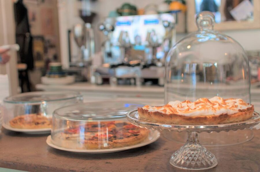 St. Pauli: Guided Food Tour with 5 Tastings - Stop one: getting your bearings with the first tasting
