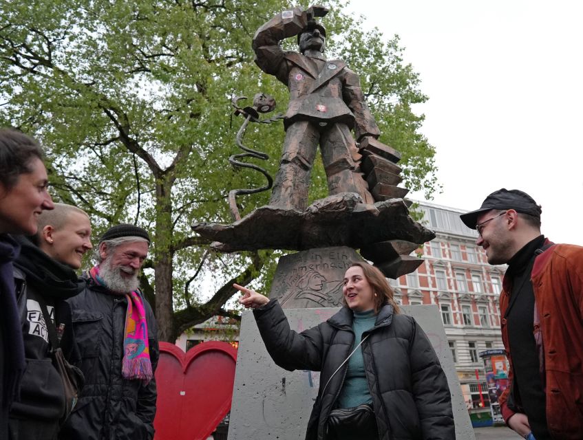 St. Pauli Kieztour - Reeperbahn mittendrin - Hans-Albers-Platz and the district’s popular image