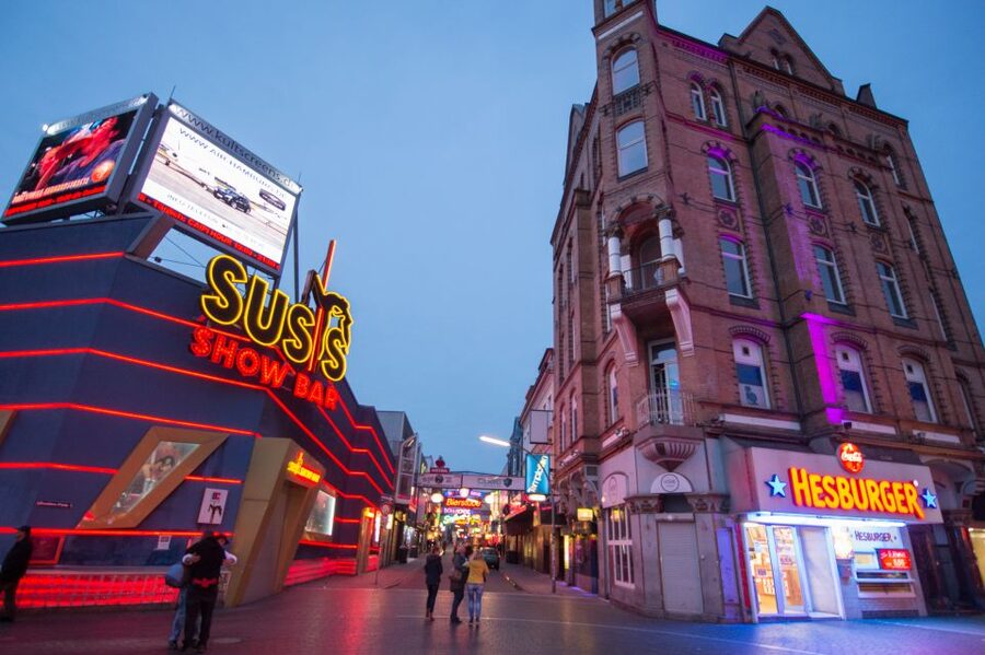 St. Pauli Nightlife Tour with Drag Queen in German - What $41 gets you