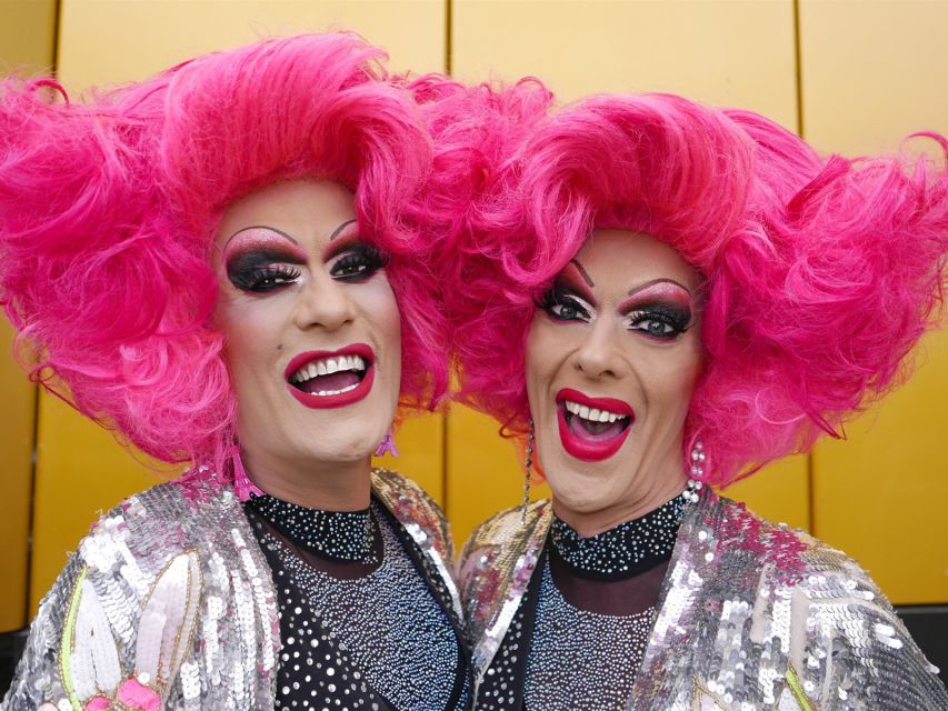 St. Pauli Tour: Drag-Attack with Barbie Stupid & Lee Jackson - The Davidwache and the flashing-blue-light angle