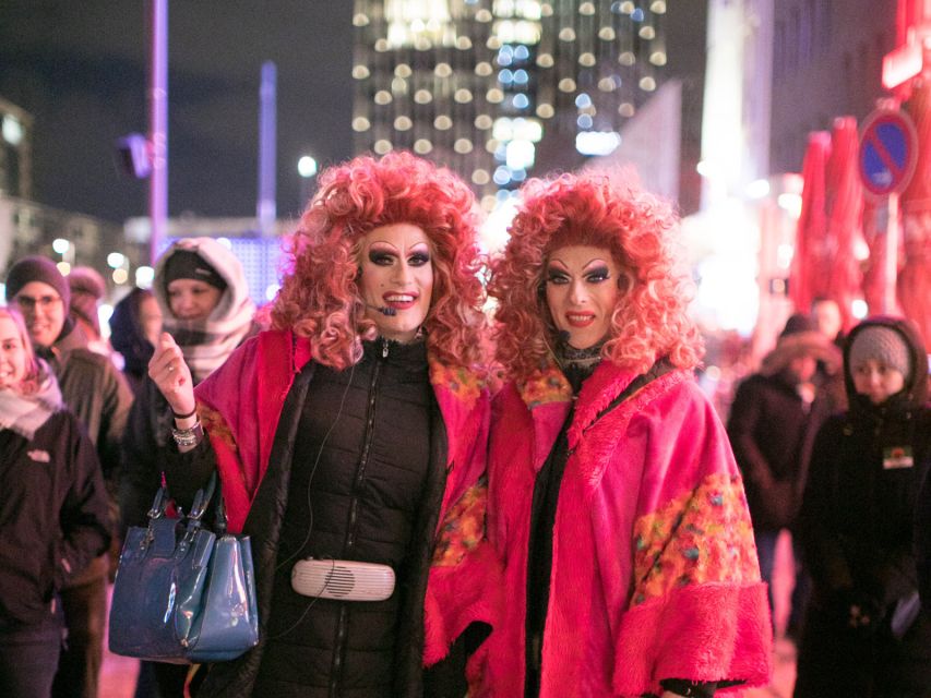 St. Pauli Tour: Drag-Attack with Barbie Stupid & Lee Jackson - The refreshment, liquor shot, and sex-shop stop