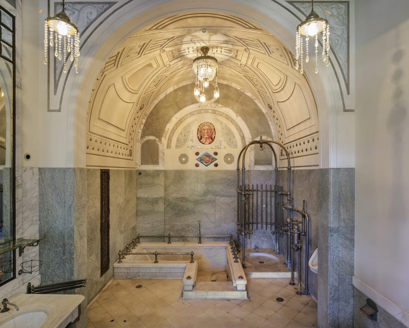 Stein: Guided tour of Count von Faber-Castell's castle - Why this castle is more than a pretty house