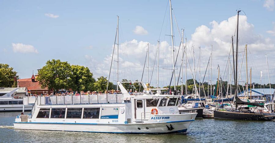 Stralsund: 1-Hour Harbor Cruise - Returning along the Stralsund waterfront