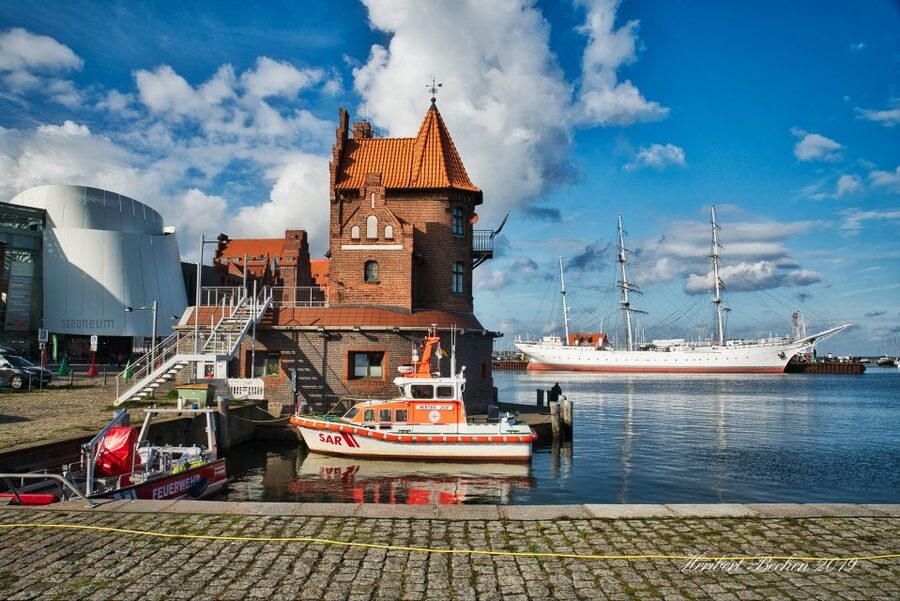 Stralsund: Old Town Highlights Private Walking Tour - Small details that make planning easier