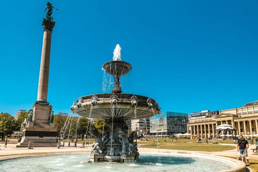 Stuttgart: City History Guided Walking Tour - The New Palace and Old Palace reveal two sides of power