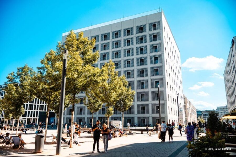 Stuttgart city library - an architectural tour - From architectural object to public meeting place