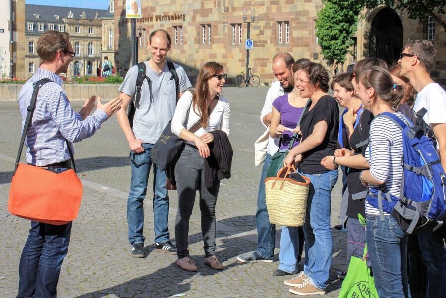 Stuttgart: entertaining guided tour to old town highlights - Schillerplatz and the old town streets