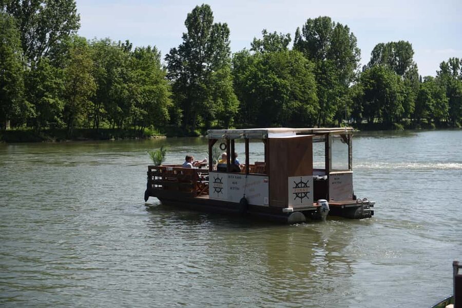 Stuttgart: Exklusive Floßboote Finne & Fischle - What the two-hour cruise actually includes