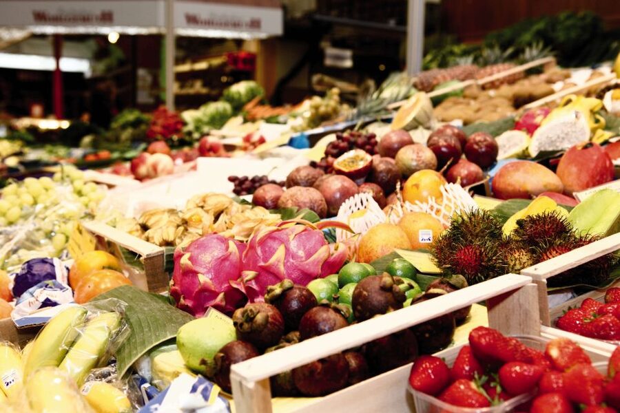 Stuttgart: Guided Tour of the Stuttgart Market Hall - Stories, anecdotes, and the guide’s style