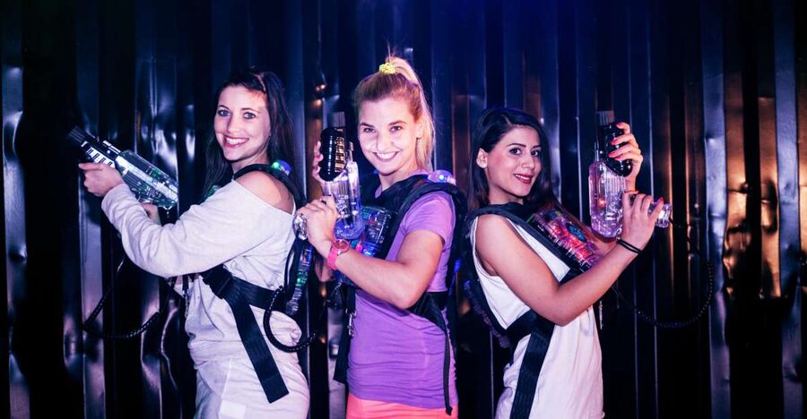 Stuttgart: Indoor Lasertag Experience - How the labyrinth changes the game