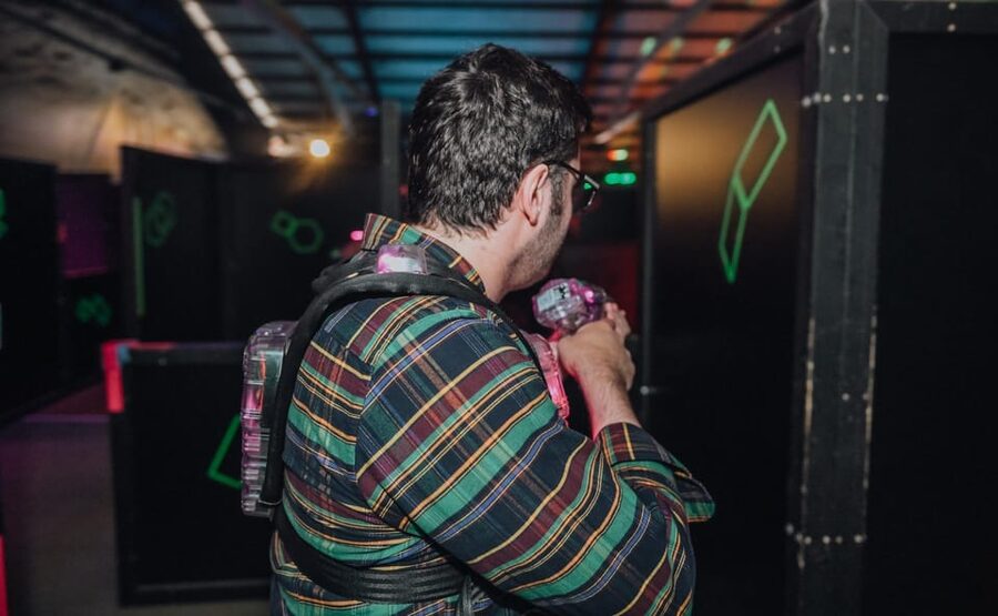 Stuttgart: Indoor Lasertag Experience - Languages, access, and booking flexibility