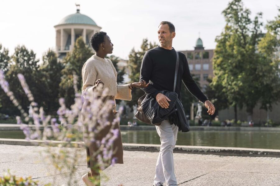 Stuttgart: Private Guided Circular City Walk - The marketplace, fountain, and Town Hall