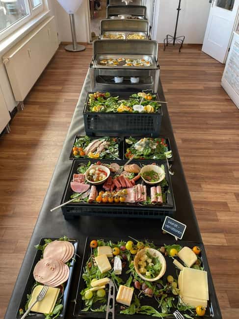 Stuttgart: Winter Sunday Brunch Buffet - The 10 a.m. breakfast buffet