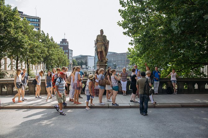 The Local Tour of Hamburg Historic Centre - Crossing Trostbrücke and reading the old city