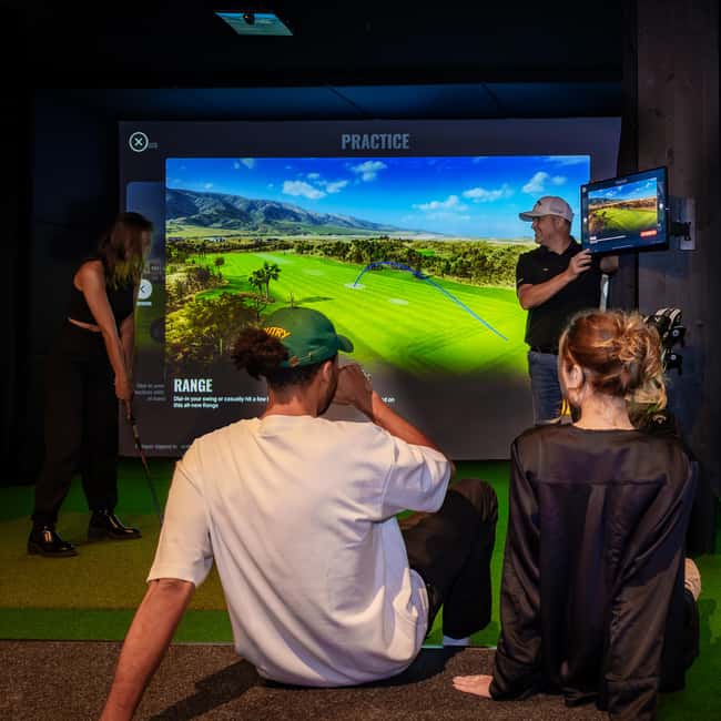 The Ultimate Berlin Golf Bar for Groups, Games & Good Times - Getting started with clubs, balls, and Trackman