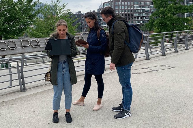 Treasure Hunt through Hamburg's Hafencity - Solving the locked backpack puzzles