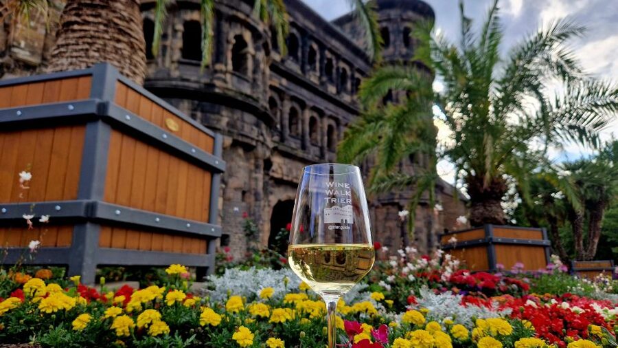 Trier: Guided City Walk with Wine Tasting - Wine with a story at Liebfrauenkirche