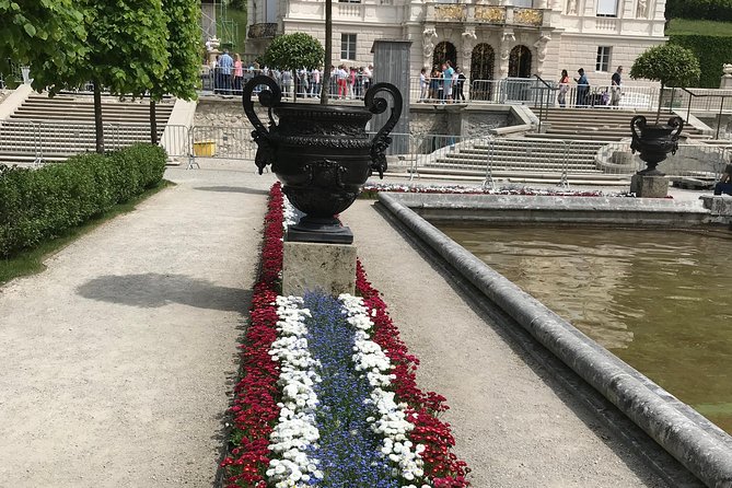 VIP Day Trip Neuschwanstein and Linderhof Castle from Munich - Oberammergau and the painted village facades