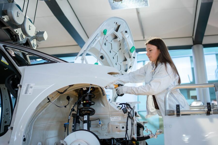 Volkswagen ID.3 "Do it yourself" Tour - Inside Dresden’s Transparent Factory