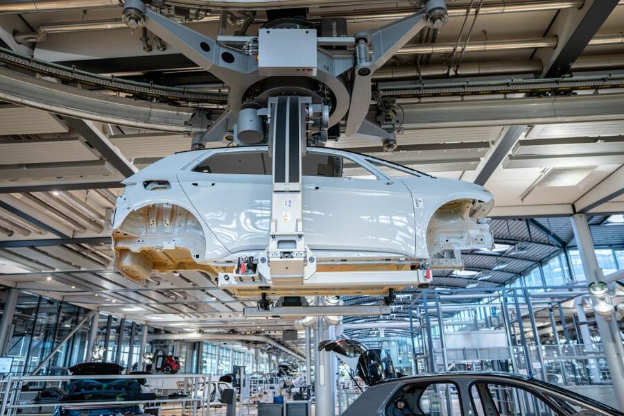 Volkswagen ID.3 "Do it yourself" Tour - Four Assembly Stations, Not Just a Walk-By