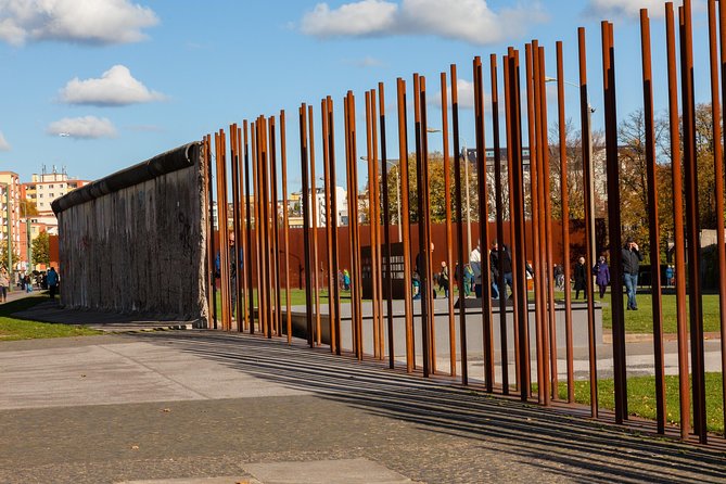 Wall Tour Berlin - Fates, Heroes & Love Stories - Why Bernauer Strasse is the right place to study the Wall