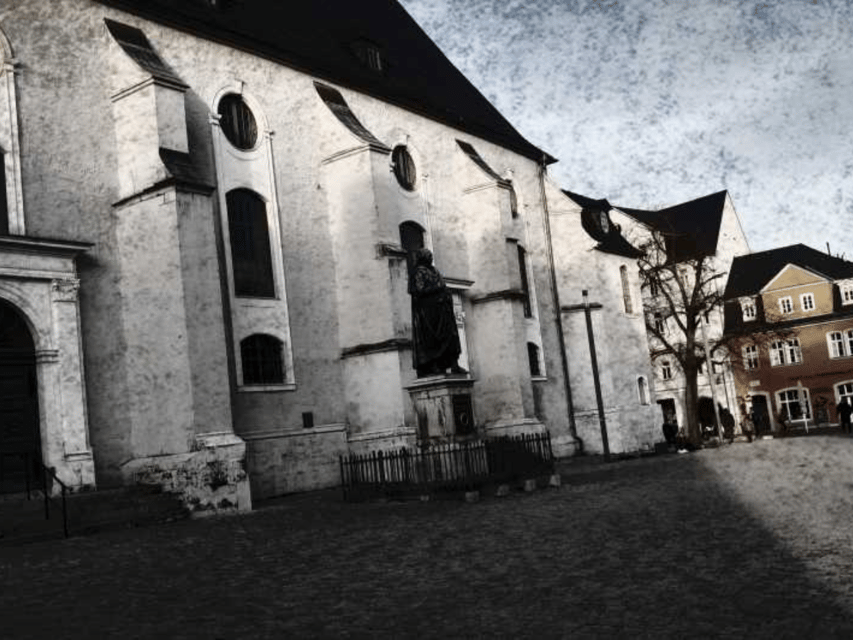 Weimar: DunkelWeimar, true crime citytour and game - Goethe’s son guides the route
