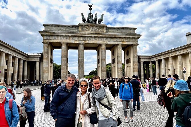 Welcome/Farewell SightseeingTaxi Tour +Transfer from/to the airport - Humboldt Forum and Berlin Cathedral
